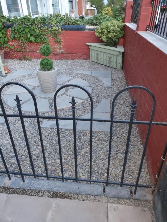 J'S Mayfair Guest House Blackpool Buitenkant foto
