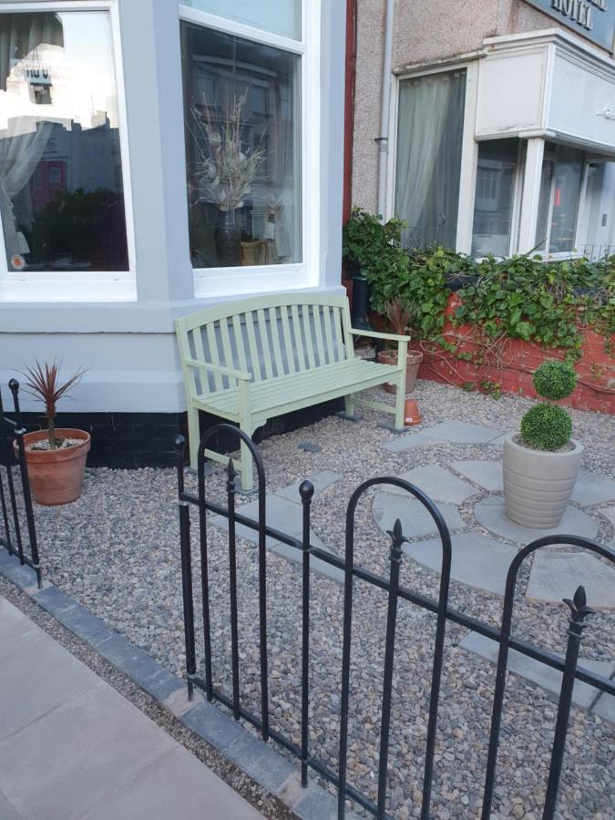 J'S Mayfair Guest House Blackpool Buitenkant foto