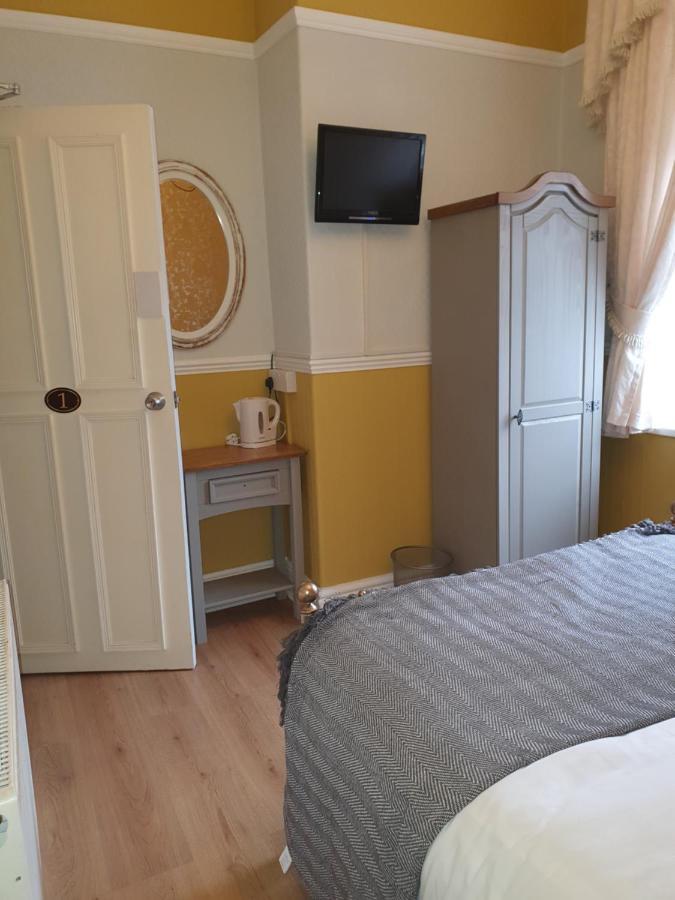 J'S Mayfair Guest House Blackpool Buitenkant foto